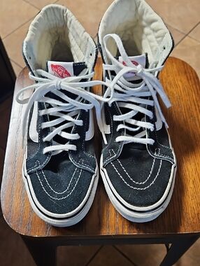 Vans , Womens 8.5, Mens 7  Sk8-Hi High-Top Sneakers in Black/White